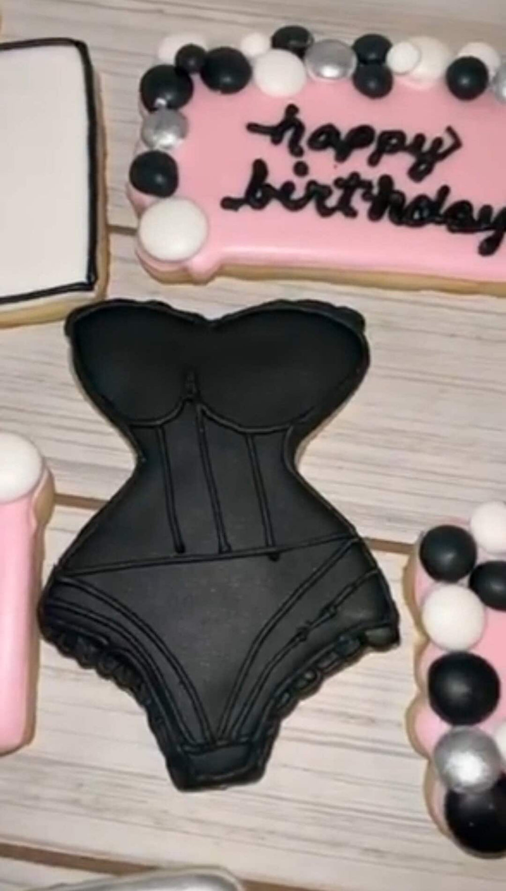 One Piece | Slim Waist | Cookie Cutter